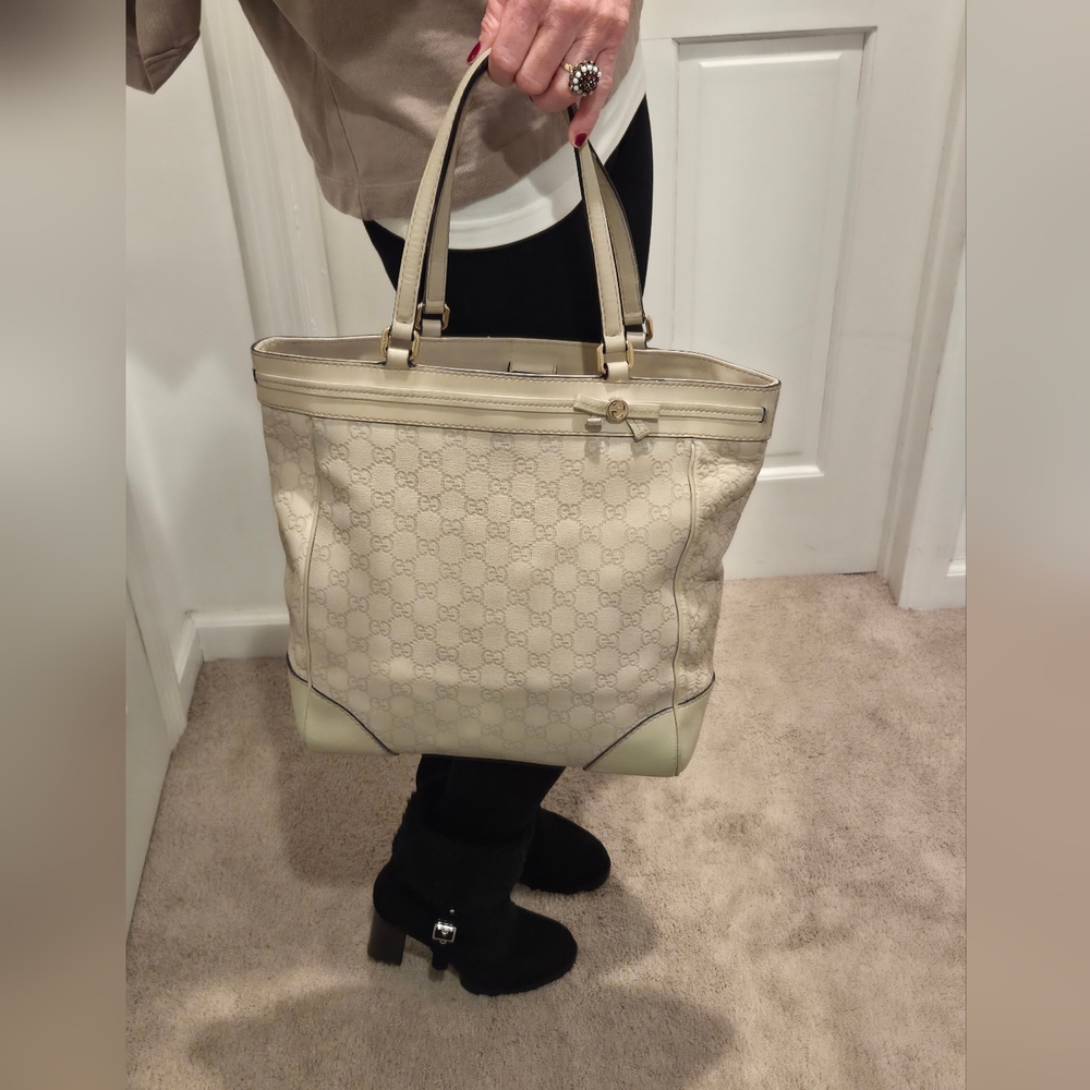 Gucci late 2000s rarely seen large cream GG-embossed & smooth leather tote bag - Picture 3 of 17